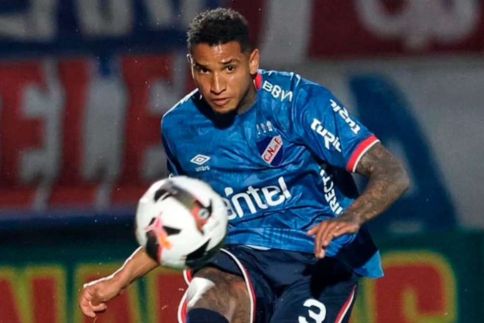 Así está Juan Manuel Izquierdo, el jugador uruguayo que se desplomó en pleno partido  thumbnail