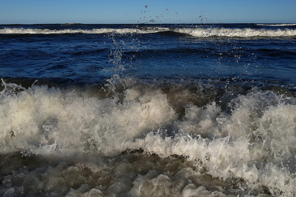 El beso y el agua  thumbnail