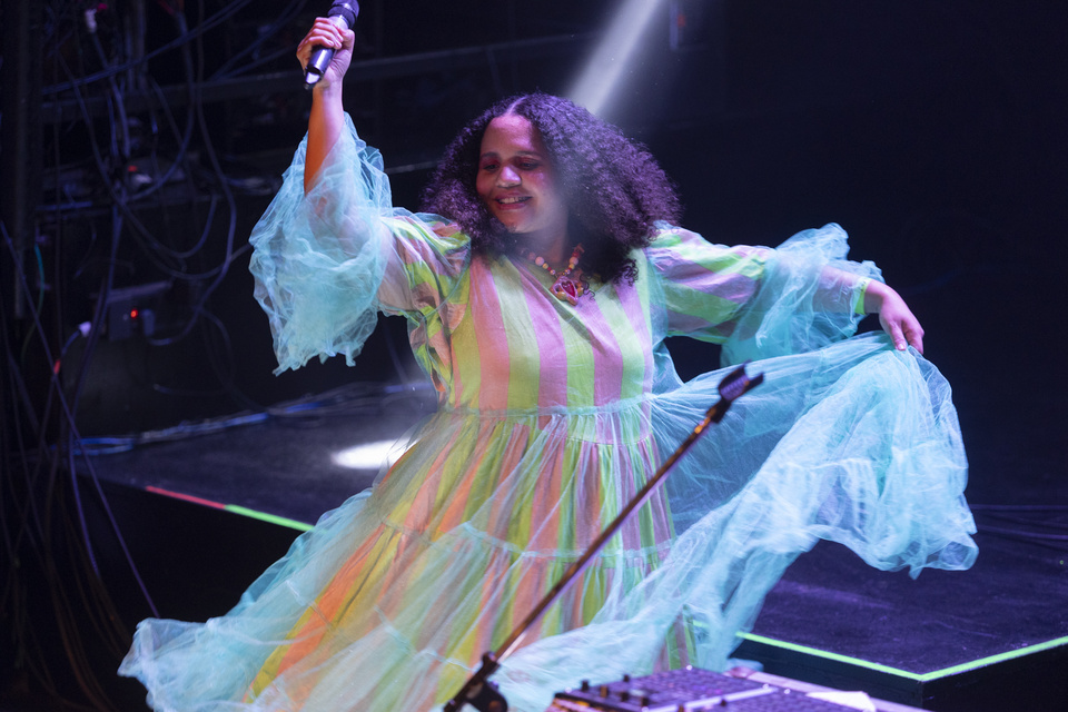 Lido Pimienta en Niceto Club: meneo, color y regocijo