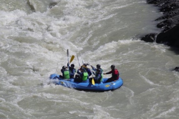 Santa Cruz: tres turistas murieron durante una excursión de rafting