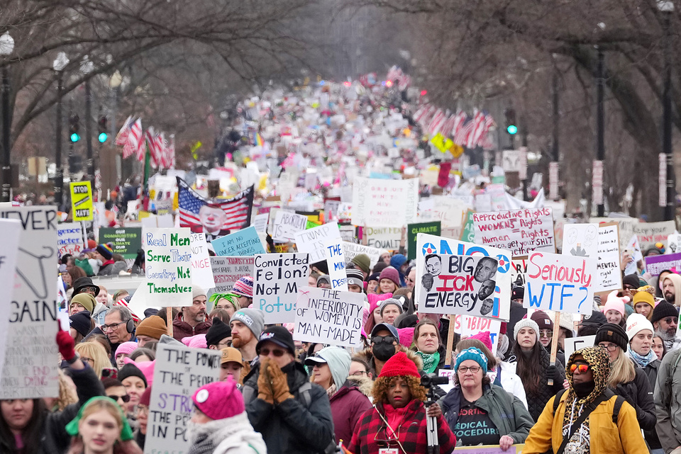 Miles de personas marcharon contra Trump