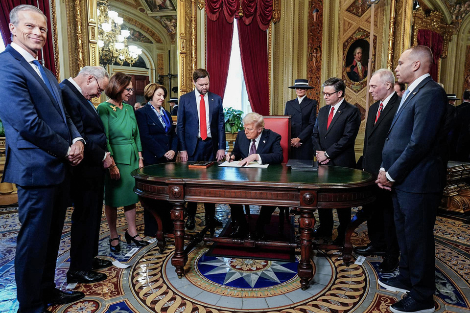 En su primer día, Trump indultó a los procesados por el asalto al Capitolio