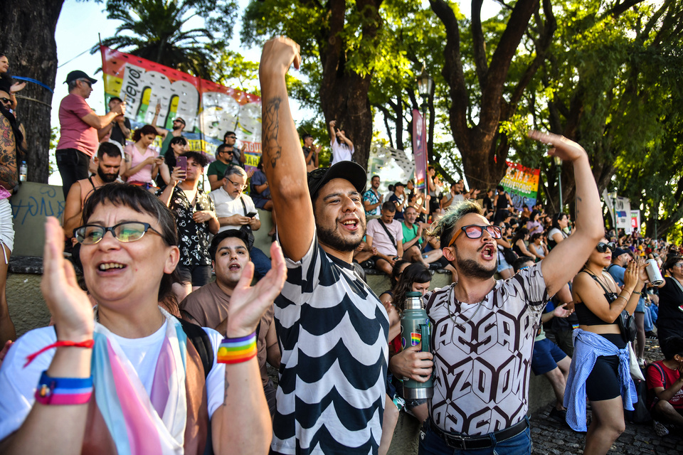 La consigna es "La vida está en riesgo ¡Basta! Al clóset no volvemos nunca más"