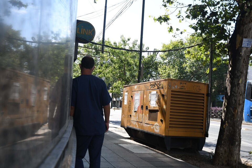 Cortes de luz en el AMBA: cómo reclamar por falta de servicio ante Edesur, Edenor y el ENRE