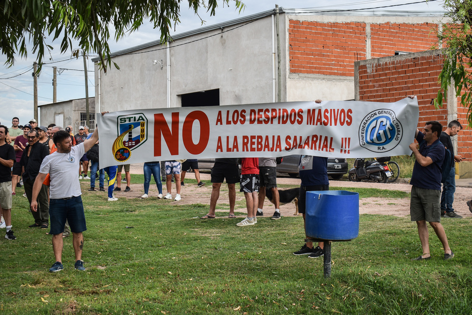 Los despidos en Granja Tres Arroyos anticipan lo que se viene: "el trabajo esclavo"