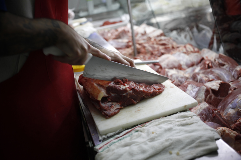 Carne, yerba y leche, en el pozo