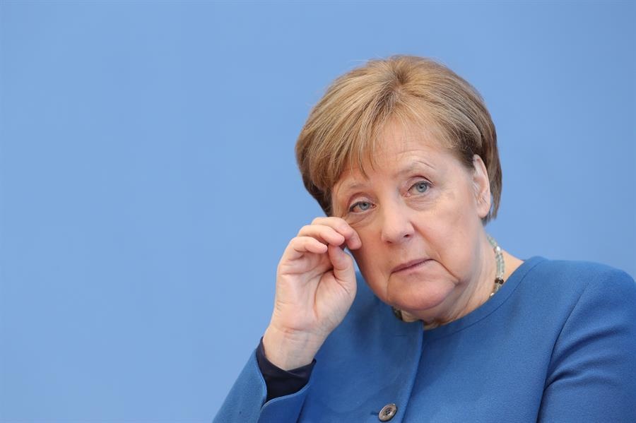 Merkel defiende sus "puertas abiertas" y rechaza la colaboración con la ultraderecha