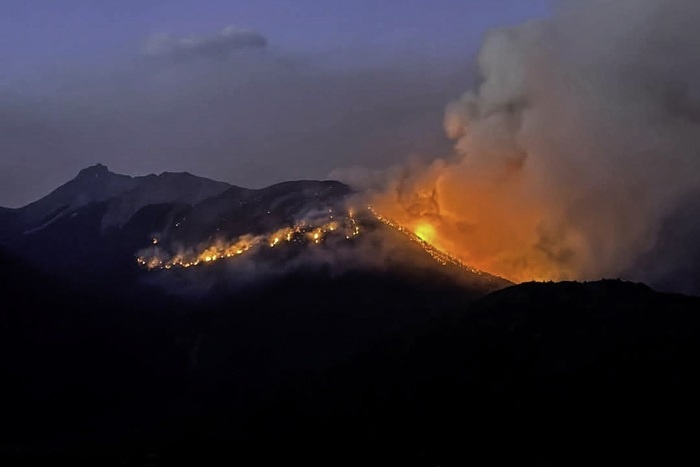 Los focos de incendio en El Bolsón se descontrolaron en las últimas horas