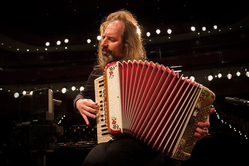 Chango Spasiuk: "Tocar para que la gente baile es todo un arte"