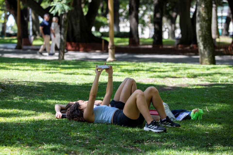 El SMN emitió para este domingo alertas por calor extremo para 19 provincias