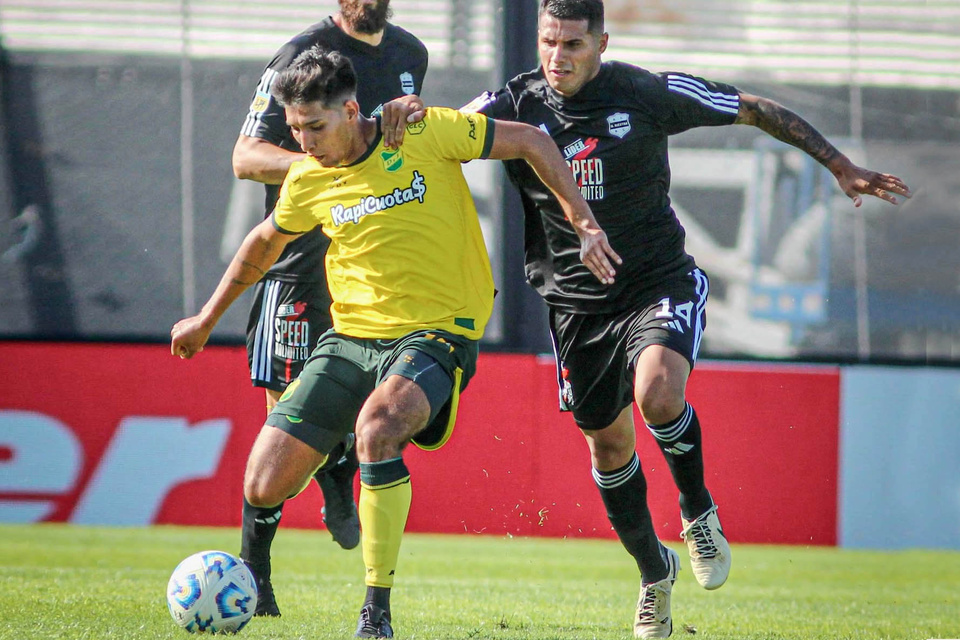 Liga Profesional: Riestra y Defensa empataron en un final polémico