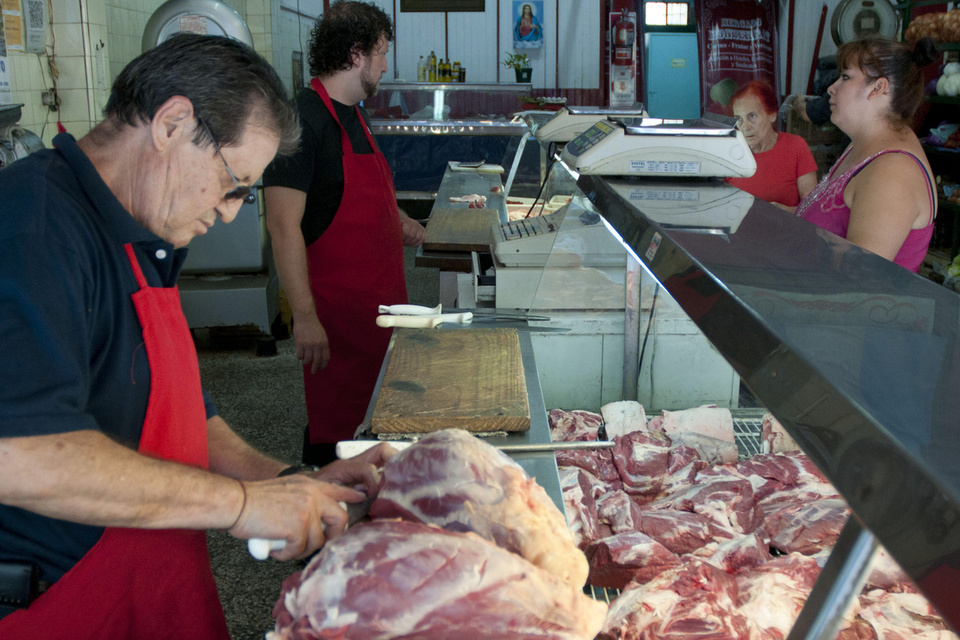 Rebusques y estrategias: el consumo de carne es el peor en más de 100 años