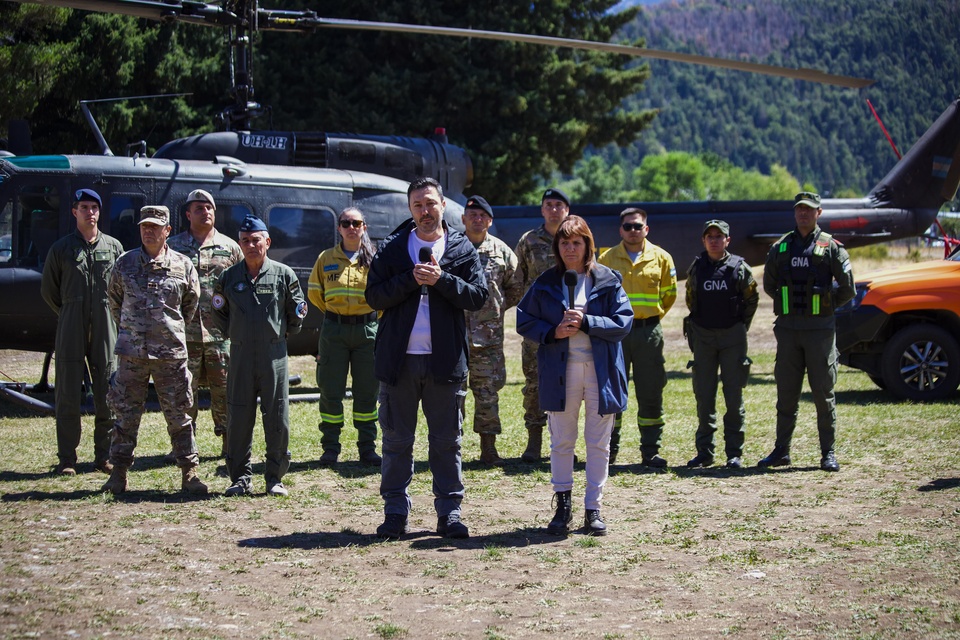 Humo sobre humo: anuncios que llegan tarde y más persecución a mapuches y voluntarios