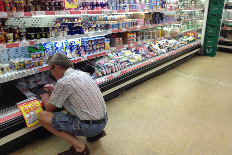 Cae el consumo de carne, leche y yerba