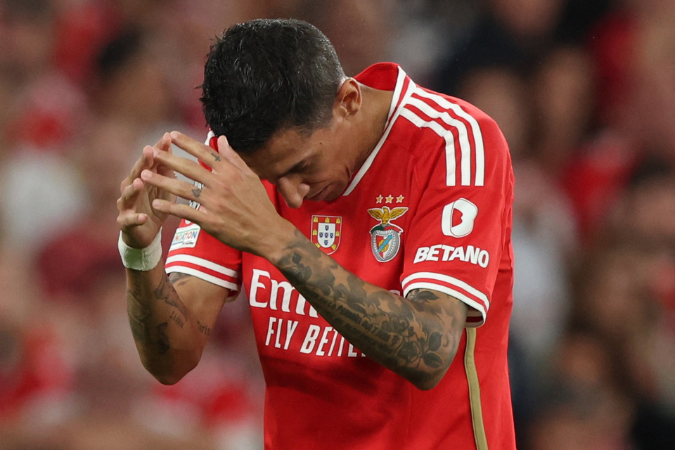 Ganó Benfica en Mónaco y Di María volvió a salir lesionado