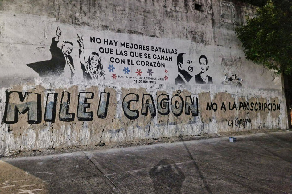 "Milei cagón, no a la proscripción"