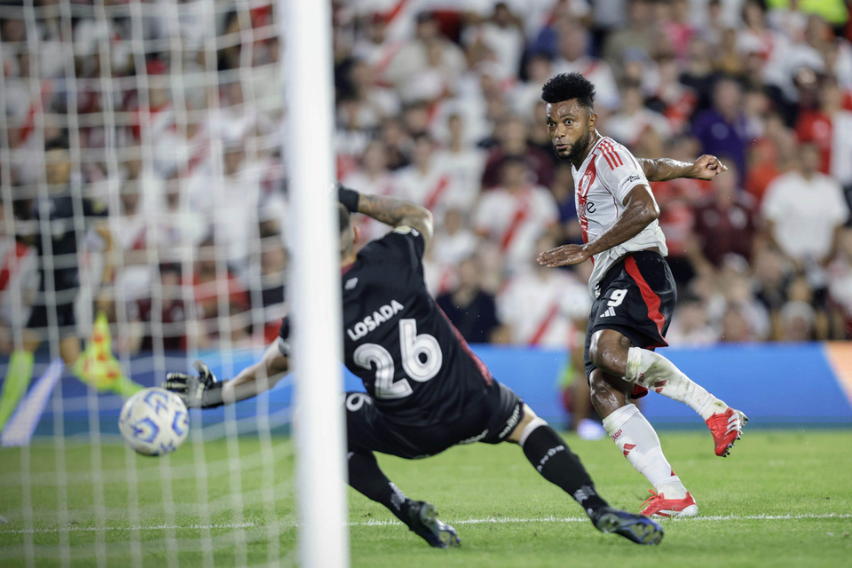 River superó a Lanús pero volvió a dejar dudas