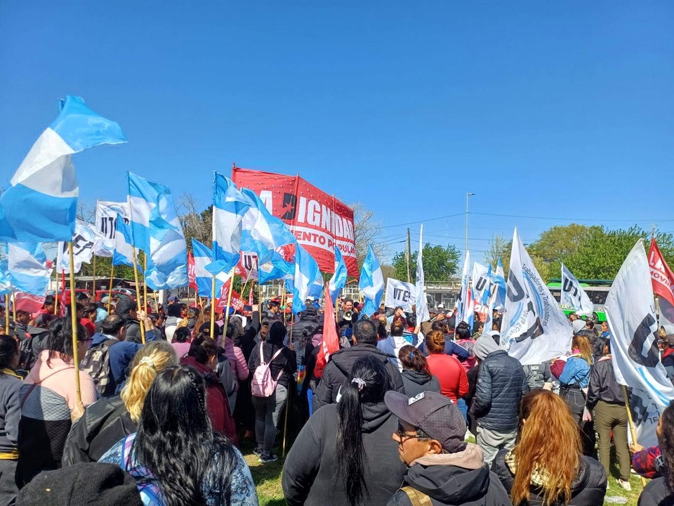 Los movimientos sociales reclaman un ingreso de emergencia escolar 