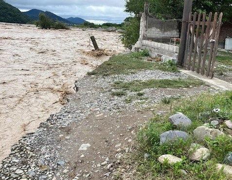 Jujuy: buscan a una nena que fue arrastrada por la crecida del río Grande