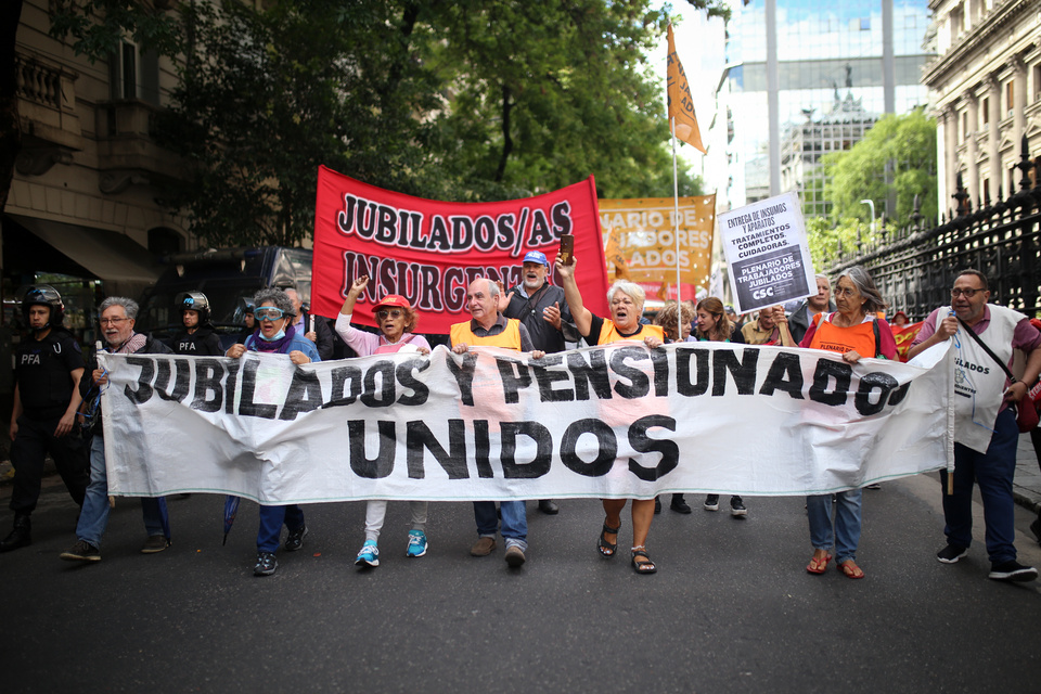 "Me duele el pecho y me arden los ojos y la cara": desgarrador relato de una jubilada reprimida 