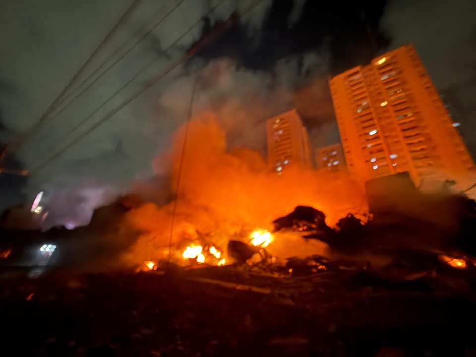 Un dantesco incendio destruyó un depósito en Avellaneda  