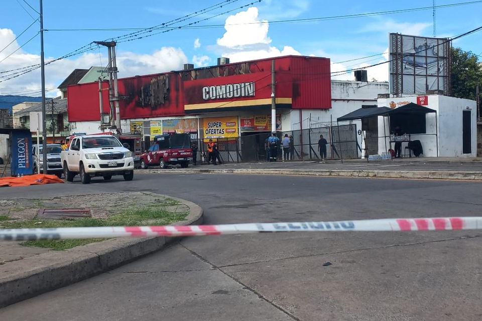 Un incendio en un supermercado, con 5 muertos incluyendo a una niña