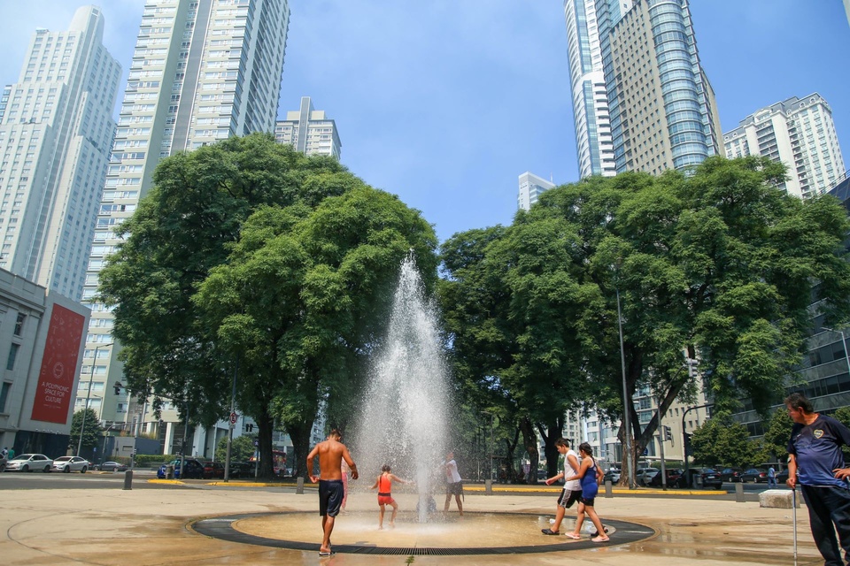 Tras el apagón, sigue el calor agobiante y hay alerta por temperaturas extremas