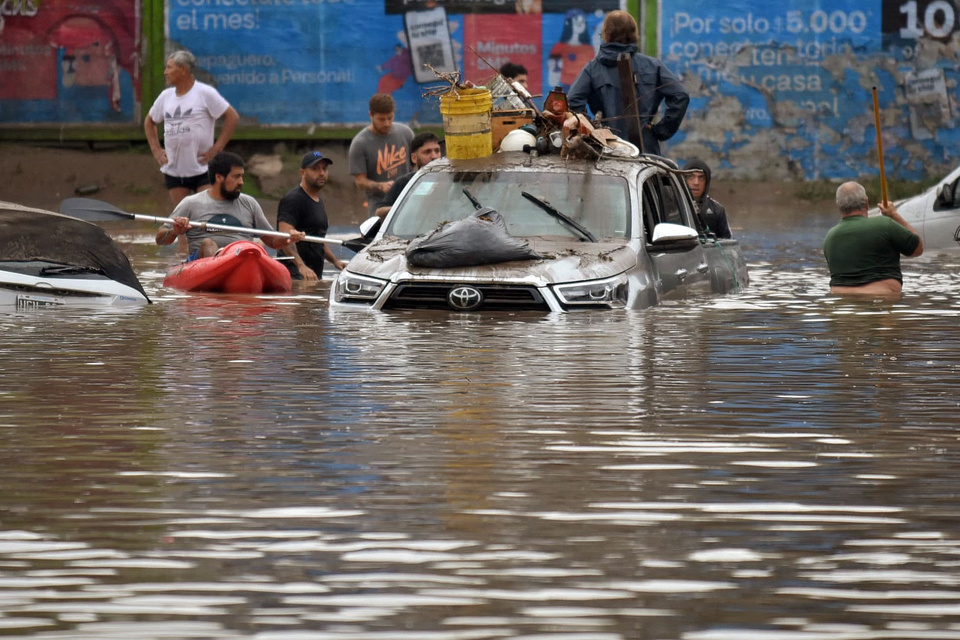 Aumentó a 13 la cifra de muertos por el temporal en Bahía Blanca