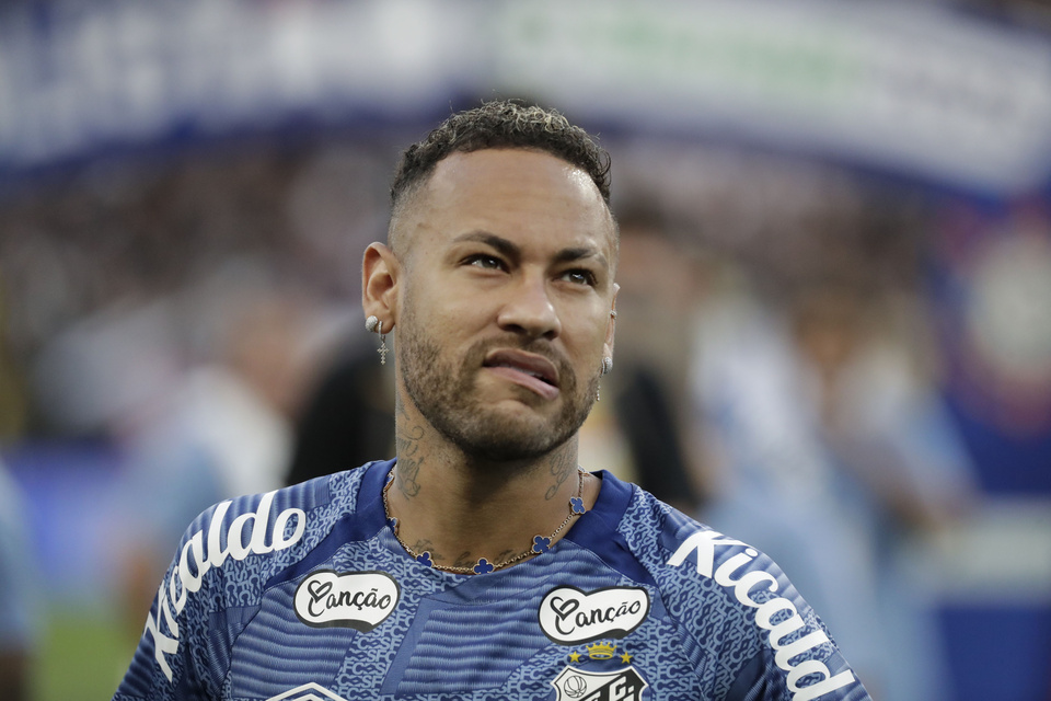 Carnaval, fiesta y supuesta lesión: Neymar afronta su primera polémica en Santos