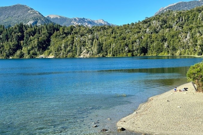 Murió una turista mientras hacía buceo en Bariloche