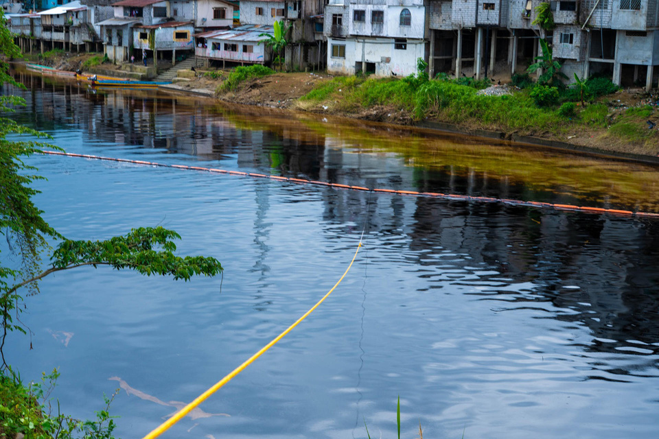 Emergencia ambiental en Ecuador tras un derrame de petróleo