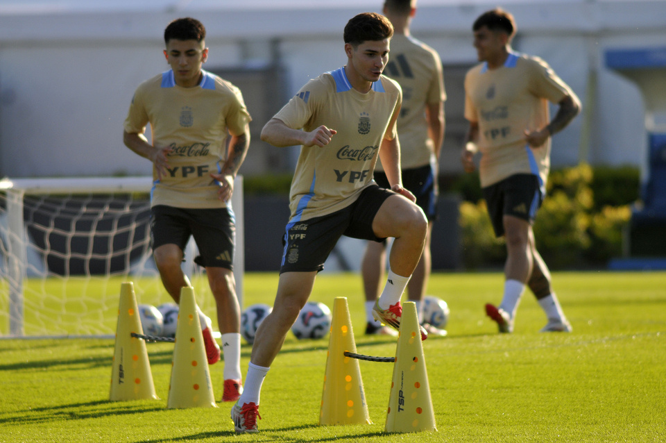 La Selección con el plantel completo y el equipo a confirmar