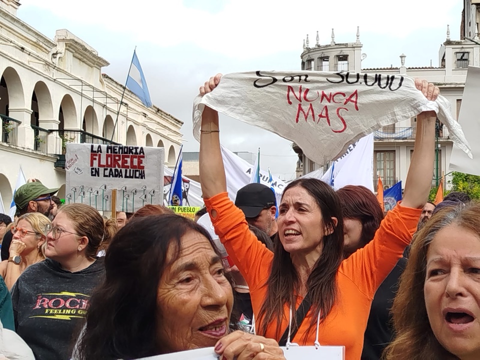 "Debemos defender la democracia y hacer un gran esfuerzo de unidad"