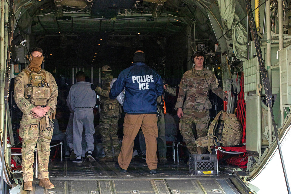 Trump propone pagarles a los inmigrantes sin papeles para que se vayan de EE.UU.