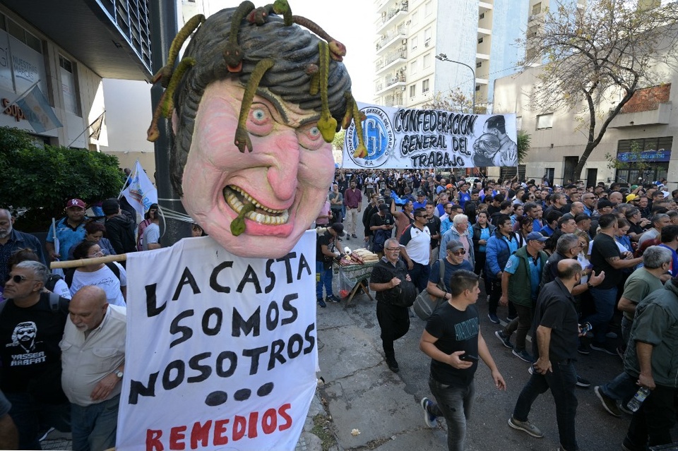 Entre el Papa Francisco y Kicillof, la CGT logró una demostración de fuerza que no conmoverá a Milei - Image 2