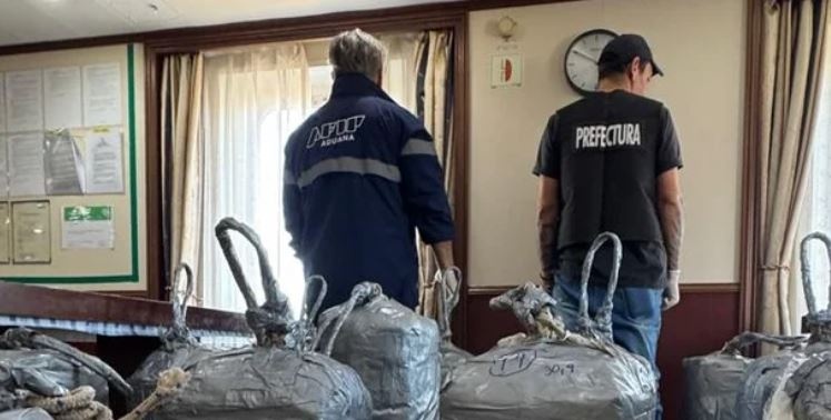 Santa Fe: hallaron 400 kilos de cocaína en un buque atracado en el puerto