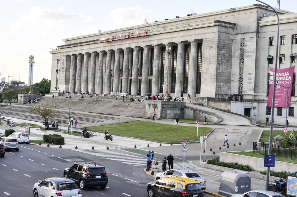 Estafan a la UBA por 1600 millones