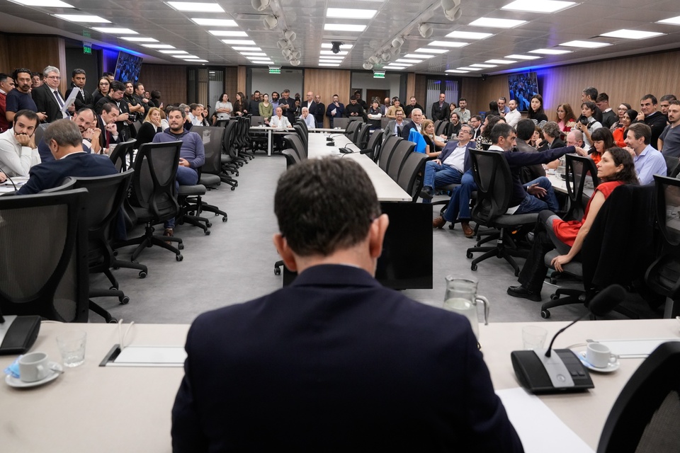 $LIBRA: gracias a los radicales con peluca, el Gobierno dilató el arranque de la comisión investigadora