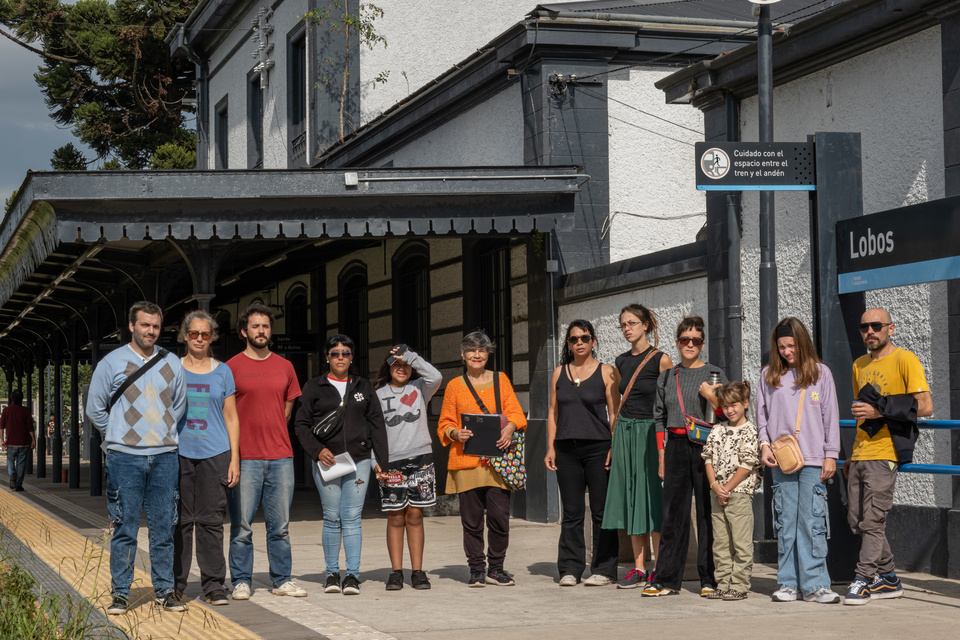 Vecinos piden micros para reemplazar a los trenes