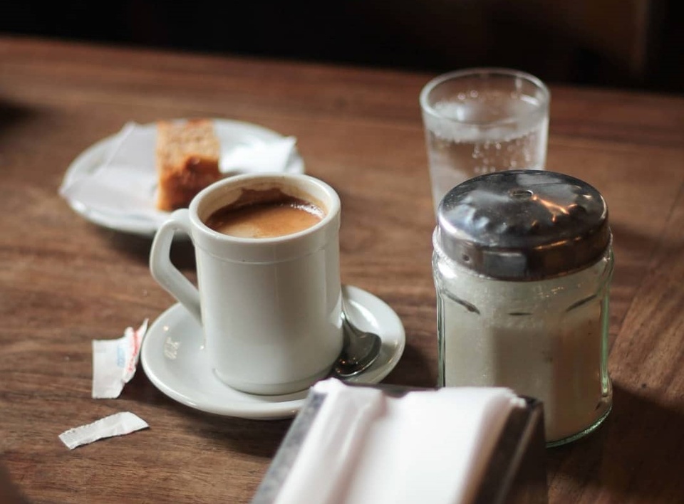 En Bruselas, el cortado es más barato que en Buenos Aires