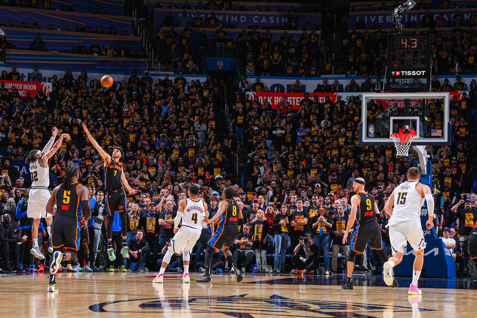 Triple agónico, batacazo de Denver y un Jokic histórico