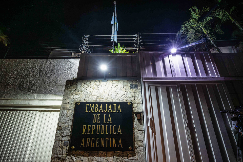 Dejaron Venezuela los asilados en la embajada argentina en Caracas