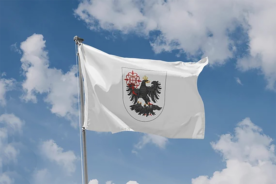 De gentilicios y escudos  