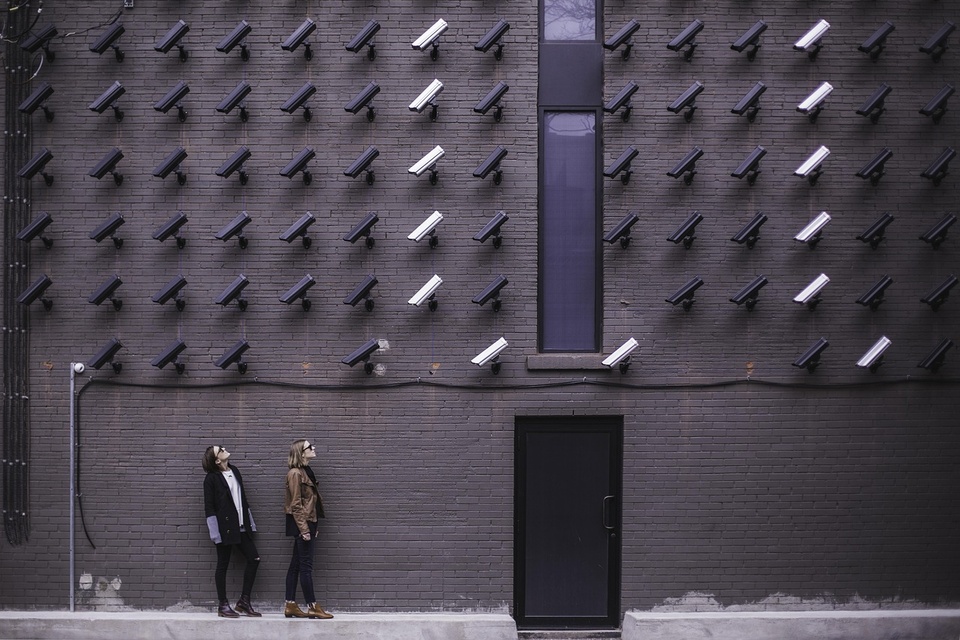 Vigilancia e inteligencia artificial: ¿qué (no) vemos cuando nos ven?