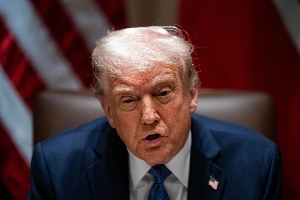 Asilo selectivo: Trump recibe a sudafricanos blancos mientras expulsa migrantes