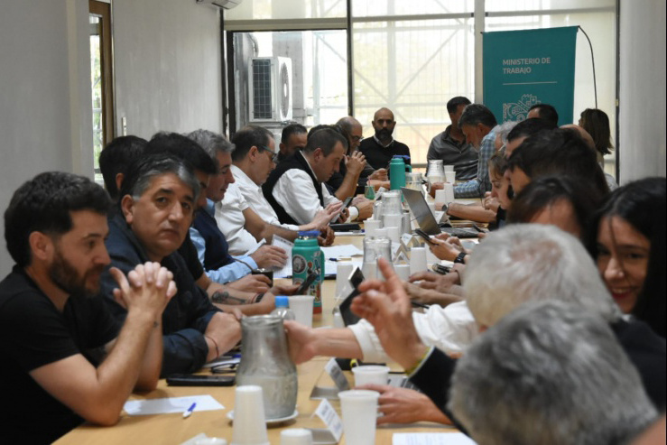 Aumento para docentes y estatales