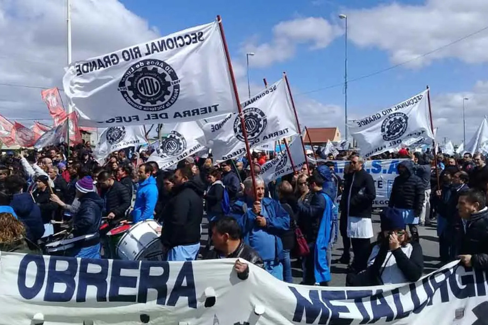 Milei traba los sueldos de UOM y Alimentación