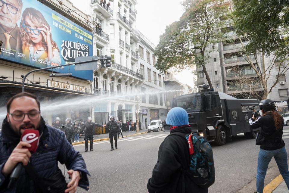 Dura represión policial contra trabajadores de prensa en el Congreso 