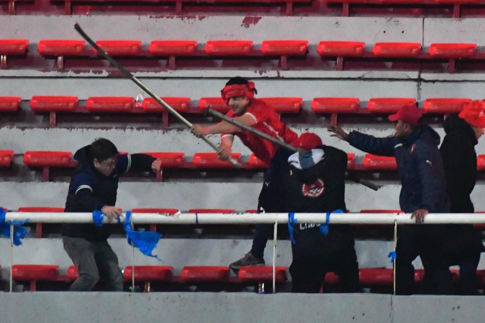 Independiente culpó a los hinchas de la Universidad de Chile por los hechos de violencia en Avellaneda