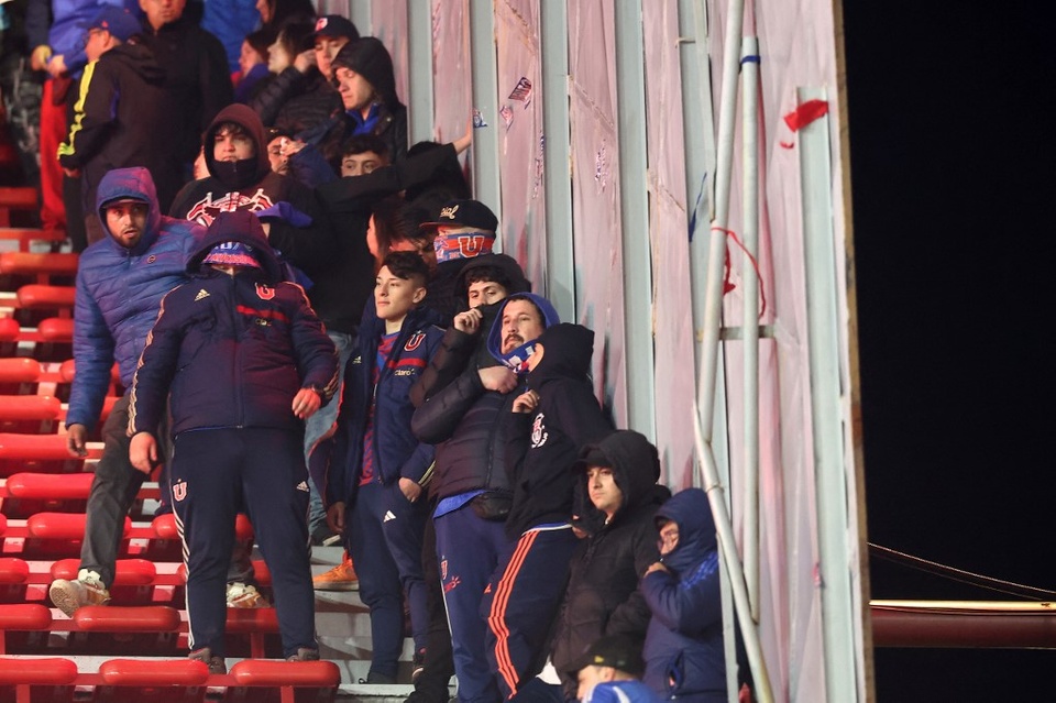 Liberaron a 104 hinchas de la U. de Chile detenidos tras los incidentes en Avellaneda